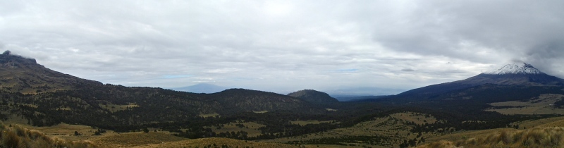A panorama from the top of the hill, with Itza on the left, Popo on the right, and Paso de Cortes stretching through the middle